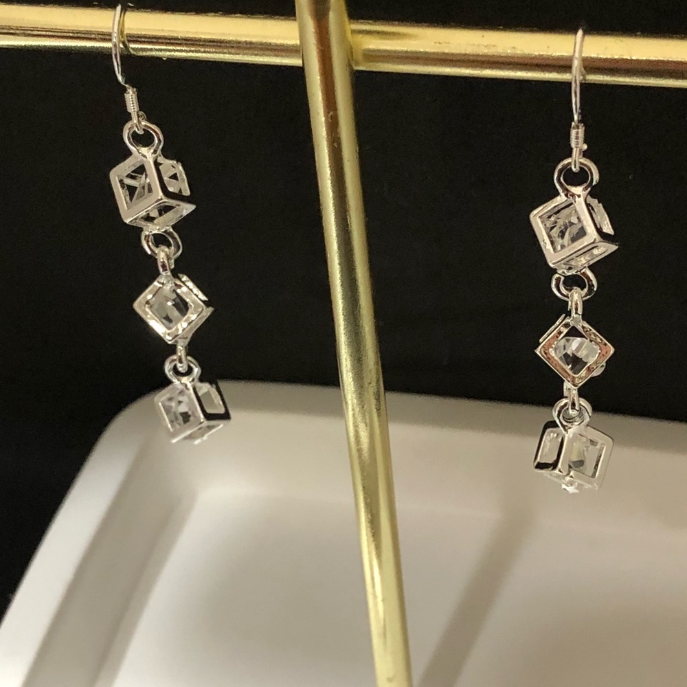 Silver crystal long floating earrings - Picture 3 of 4